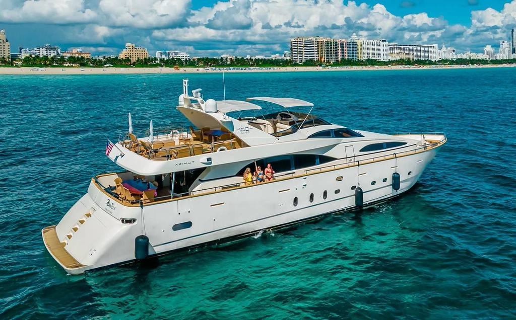Azimut Daniella+ 100'
